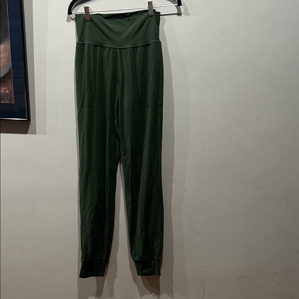 Athleta green salutation jogger - tall